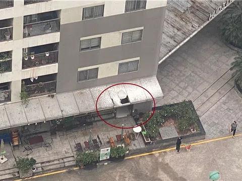 Người đàn ông rơi từ tầng 12 chung cư, xuyên thủng mái quán cà phê xuống đất tử vong