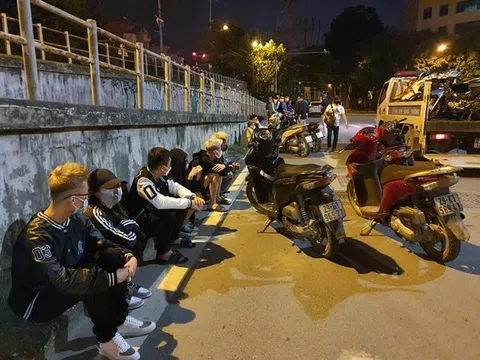 Vây bắt hơn 40 thanh thiếu niên tụ tập đua xe, náo loạn đường phố Hà Nội