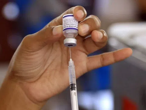 Người chưa tiêm vắc-xin mắc Covid-19 nguy cơ trở nặng cao gấp 60 lần