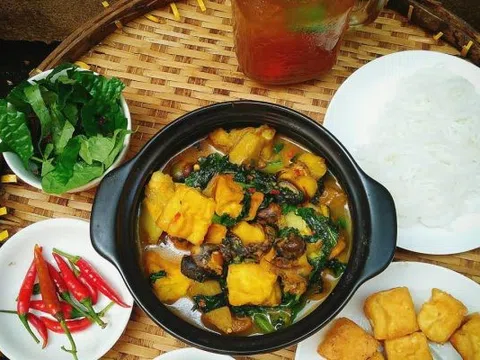 Canh đậu hũ om chuối ngon xuất sắc, ăn cùng cơm hay bún đều hợp