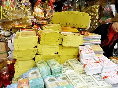 Thu tiền tỷ từ bán vàng mã