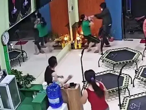 Xác minh clip người đàn ông bịt mặt, táo tợn xông vào phòng tập cướp dây chuyền