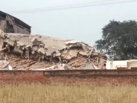 Hiện trường vụ sập kho lạnh, 4 công nhân thiệt mạng, người chứng kiến hoảng sợ