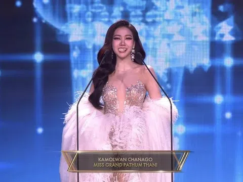 Hoa hậu 18 tuổi rơi răng giả ngay trên sân khấu, khán giả lo lắng