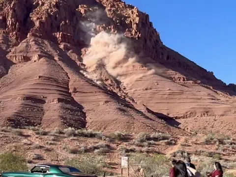 Đang trao nhẫn cưới, núi đá bất ngờ nổ tung như bom dội: Khách mời tháo chạy trong bụi mù kinh hoàng