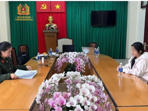 Khởi tố người phụ nữ livestream clip khiêu dâm để thu tiền trên mạng