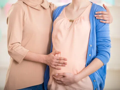Chồng có vợ mang thai hộ: Muốn nhận trợ cấp thai sản, giấy tờ nào là bắt buộc?