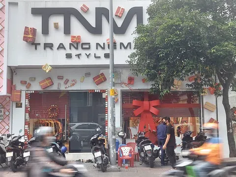 Cửa hàng thời trang “TRANG NEMO STYLE” bất ngờ bị Quản lý thị trường kiểm tra