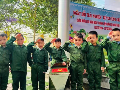 Hà Nội: Hàng trăm học sinh nhí được “hoá thân” thành chú bộ đội