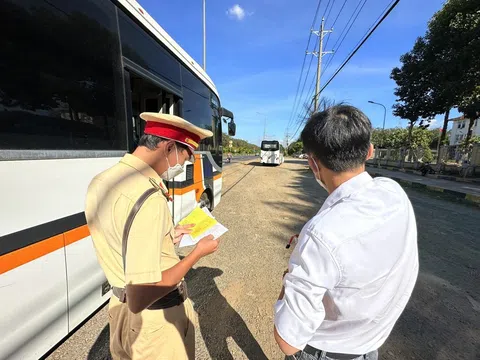 Lái ô tô đi sai làn đường có thể chịu phạt tới 22 triệu đồng trong trường hợp nào?