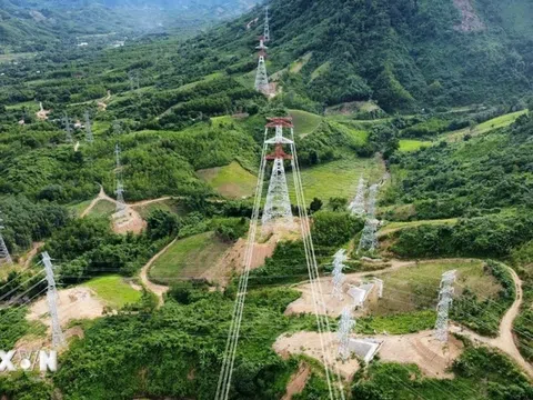 Đóng điện thành công dự án đường dây 500kV nhập khẩu điện từ Lào