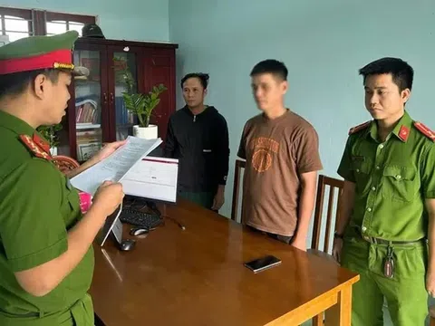 Một cán bộ văn phòng đăng ký đất đai bị khởi tố vì nhận hối lộ 2 chậu sim cảnh