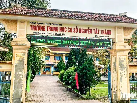 Thông tin mới vụ nghi phụ nữ lạ dụ dỗ học sinh trước cổng trường ở Quảng Trị