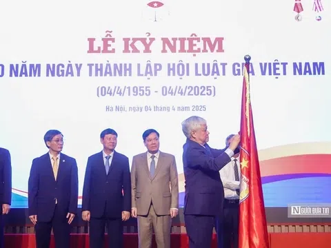 Hội Luật gia Việt Nam đón nhận Huân chương Lao động hạng Nhất