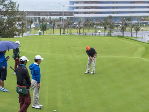 Cán bộ đi chơi golf khi giãn cách: Trách nhiệm nêu gương bị “bỏ quên”