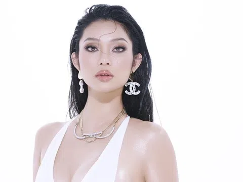 Lâm Thu Hồng khiến cộng đồng mạng phát sốt với hình ảnh diện bikini bốc lửa
