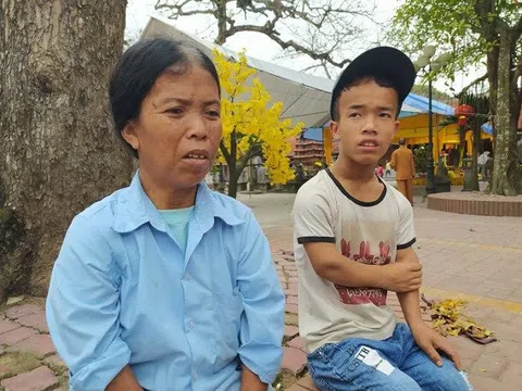 3 gia đình tí hon nổi tiếng Việt Nam: Cuộc sống khó khăn, ngày ăn một bữa toàn cháo loãng