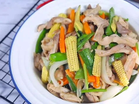 Mâm cơm có món chính dai dai giòn giòn này, ai nhìn cũng chảy nước miếng