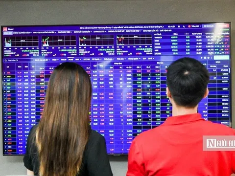 Lăng kính chứng khoán 8/8: Khả năng tiếp tục hành trình đi lên