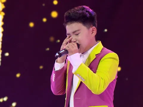 Giọng ca nhí bật khóc khi hát Đứa Con Hư của nhạc sĩ Nguyễn Hồng Thuận