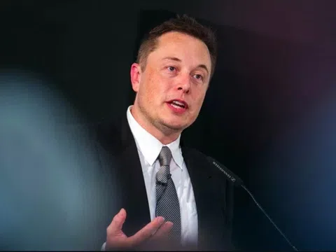 Elon Musk lấy lại ngôi vị giàu nhất thế giới trong phút chốc