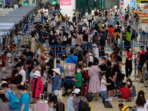 Ngày cao điểm nhất dịp Tết, sân bay Nội Bài có thể đón 80.000 lượt khách