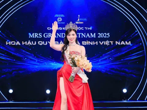Nữ cán bộ ngành khoa học Nguyễn Thị Thưa đăng quang Mrs Grand Vietnam 2025
