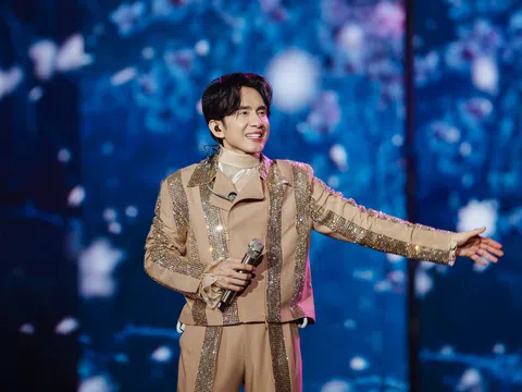 Đan Trường xúc động trong live concert 30 năm ca hát: "Khán giả cũng là thanh xuân của tôi"