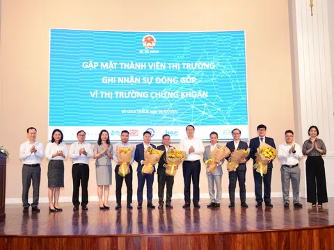 Thứ trưởng Nguyễn Đức Chi gặp gỡ thân mật với các thành viên tiếp bước “giải cứu Hose”