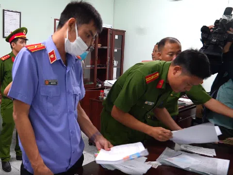Cảnh sát khám xét khấn cấp một công ty xử lý môi trường ở Bà Rịa-Vũng Tàu