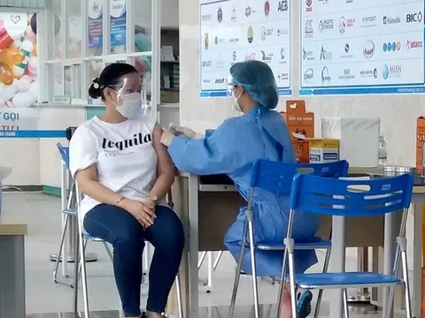 Khánh Hòa tuyên truyền tiêm vắc-xin phòng Covid-19 đến từng khu dân cư