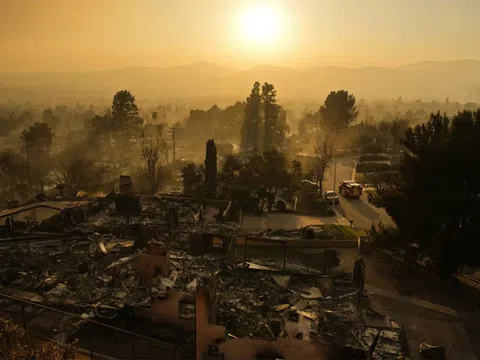 Thảm họa cháy rừng tại Los Angeles: 16 người thiệt mạng, gió mạnh có thể khiến tình hình ngày càng trầm trọng