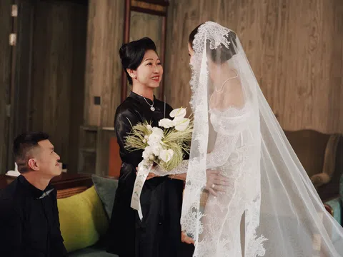 Khoảnh khắc xúc động của Minh Tú và người thân trước lễ cưới