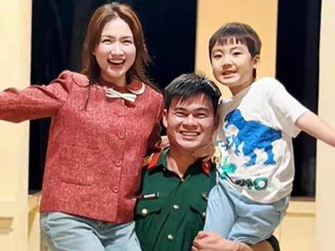 Bạn trai Đại úy "ra mắt" Hòa Minzy với đơn vị, bé Bo theo mẹ “lên doanh trại” gây chú ý