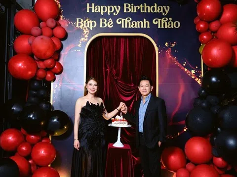 Chồng doanh nhân bay xuyên đêm về nước tổ chức sinh nhật cho “búp bê” Thanh Thảo