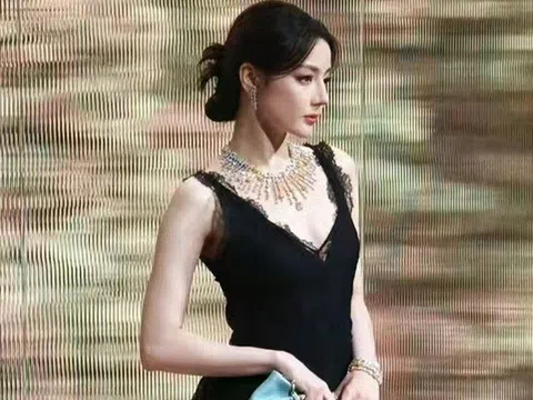 Địch Lệ Nhiệt Ba gây sốt tại sự kiện: "Lên thẳng” No.1 hot search, visual và thần thái chiếm trọn spotlight