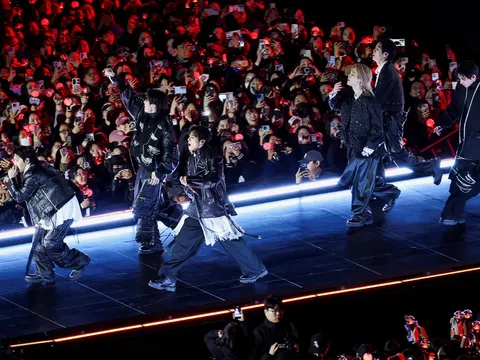 HYBE xin lỗi sau concert trở lại bùng nổ của BTS, hơn 200.000 người đổ về trung tâm Seoul