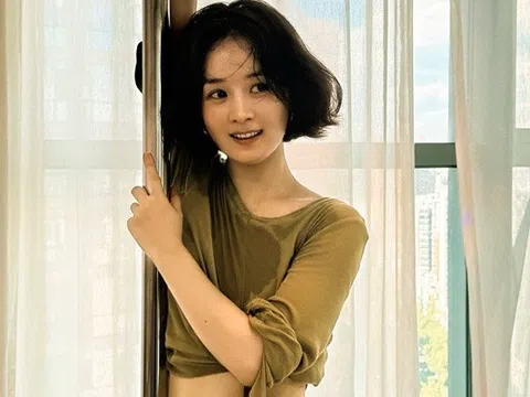 Hình ảnh chưa từng thấy của Triệu Lệ Dĩnh: Múa cột đổ mồ hôi, khoe eo thon, thần thái khác lạ