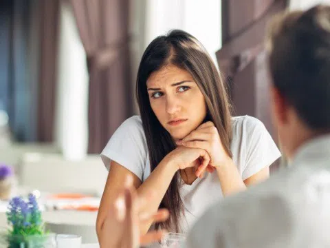 14 dấu hiệu nhận biết vợ hay chồng của bạn có đang nói dối cần biết để giữ gìn hạnh phúc gia đình