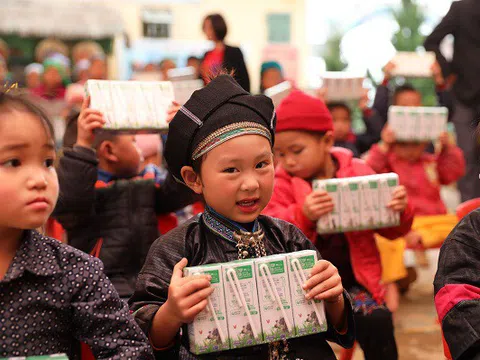 1,7 triệu hộp sữa sẽ được Vinamilk gửi đến trẻ em khó khăn qua quỹ sữa Vươn cao Việt Nam