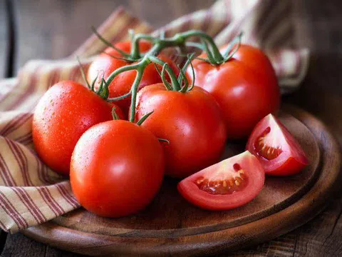 5 nhóm người tuyệt đối không nên ăn cà chua