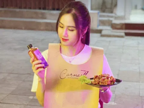 Huyền Anh – Ngày đi làm MC sang chảnh, tối bán đồ nướng… vỉa hè