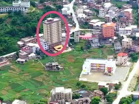 Giữa làng quê toàn nhà thấp, bỗng mọc lên “Đại Kim Lâu 15 tầng”, hơn 20 gia đình cùng dòng họ sinh sống: Bí mật phía sau khiến ai cũng tò mò