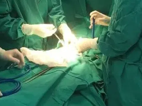 Ung thư tinh hoàn có khiến đàn ông 'không còn là đàn ông'? Bác sĩ nói điều ít ai ngờ