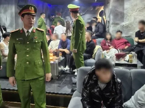 Karaoke chui, lounge quá giờ: Bóng cười và ma túy lộ diện trong các cuộc kiểm tra đêm