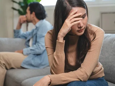 Biếu tiền Tết nhà ngoại nhiều hơn nhà nội, tôi bị chồng làm cho muối mặt trước cả gia đình