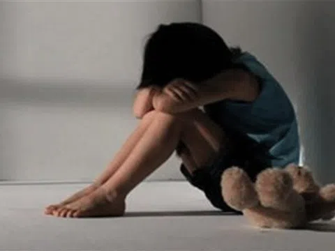 Thanh niên 19 tuổi bị bắt vì nhiều lần xâm hại bé trai, quay clip bán lấy tiền tiêu xài