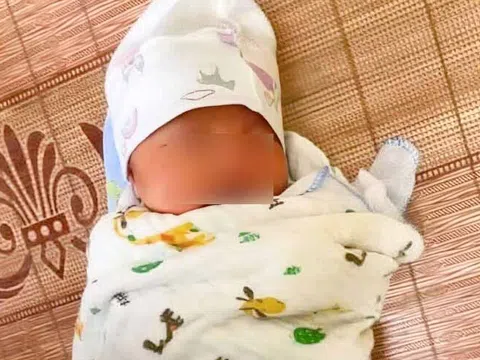 Bé gái sơ sinh bị bỏ rơi bên tỉnh lộ ở Bắc Ninh, chính quyền ra thông báo khẩn tìm thân nhân