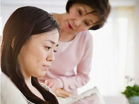 Người chồng bật khóc yêu cầu mẹ rời khỏi nhà sau khi vợ sinh con: Câu nói khiến hàng triệu người suy ngẫm