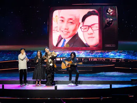 Trung Quân khoe giọng cùng mẹ, anh trai ruột đọc rap trước 10 nghìn khán giả tại live concert 1589 Hà Nội